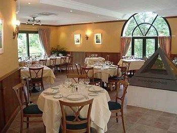 Logis - Restaurant Le Tulipier Hotel Vienne-le-Chateau